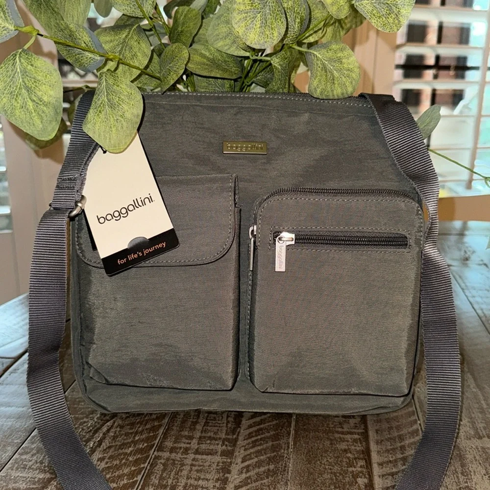 NWT, Baggallini, crossbody canyon bag . - Picture 2 of 6
